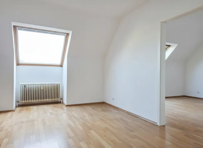 Ruhige Dachgeschoßwohnung Nähe U4-U6 Längenfeldgasse! Freier Mietzins für Anleger! - Bild