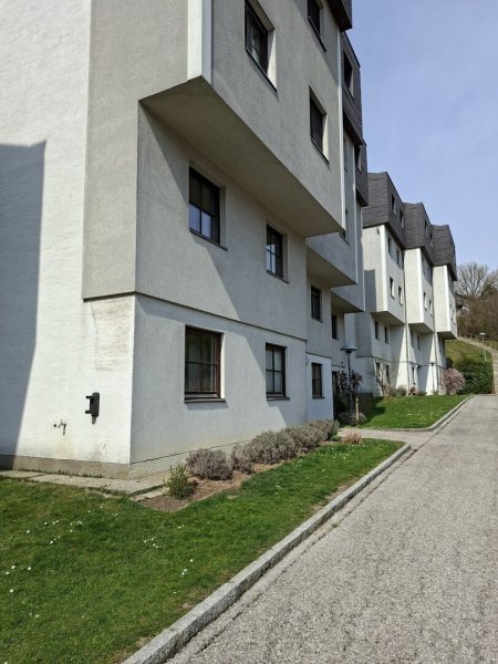 VERMIETET!Großzügige 3-Zimmer-Wohnung mit Loggia und Grünblick!