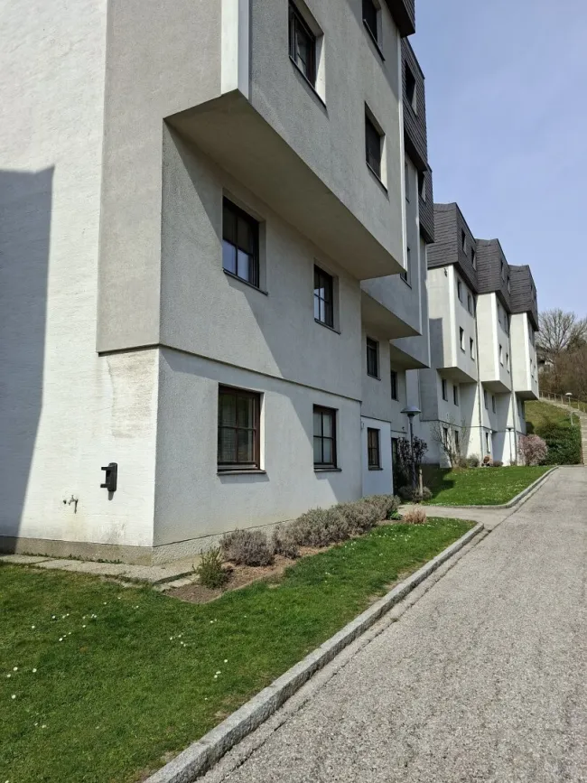 VERMIETET!Großzügige 3-Zimmer-Wohnung mit Loggia und Grünblick! - Bild