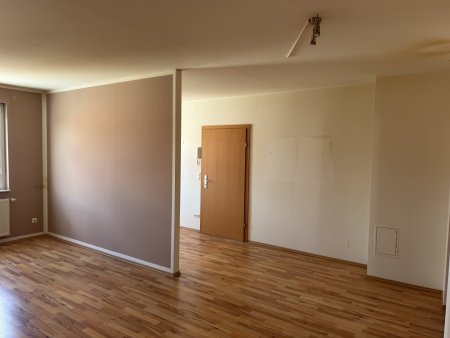 3 Zimmerwohnung - Parkplatz - Kellerabteil - UNBEFRISTET