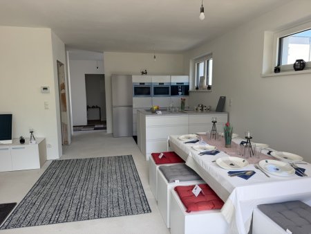 Topmoderne Doppelhaushälfte Haus 4, belagsfertig, hochwertige Ausstattung mit Vaillant Wärmepumpe, Internorm Fenster, gelegen am Ende einer Sackgasse