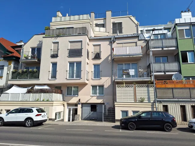 Tiefgaragenstellplatz – in Klosterneuburg - Titelbild