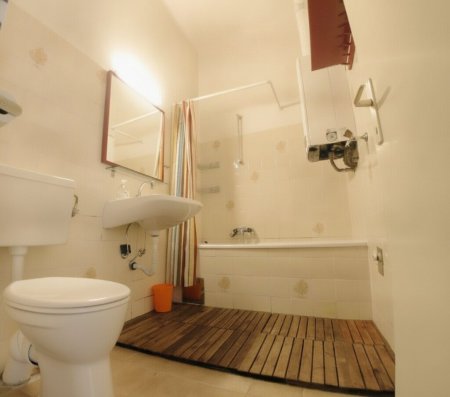 Bad mit Badewanne