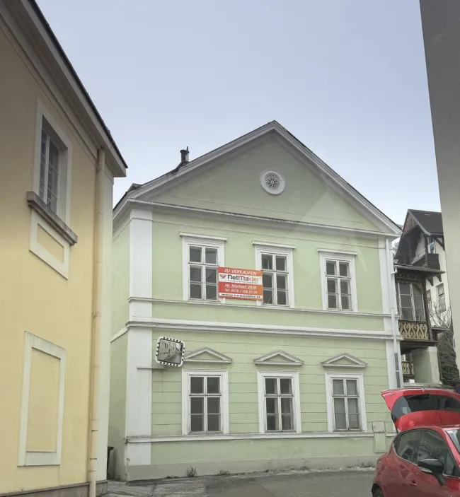Altbestand sehr sanierungsbedürftig (oder auch Abriß), vieles ist hier möglich, mehrere Wohneinheiten oder eine neue Villa.... - Titelbild