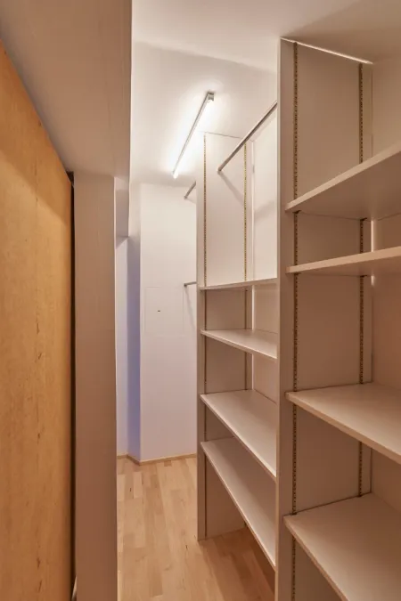 Abstellraum beim Schlafzimmer