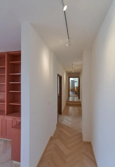 der Flur zum der Wohnsalon