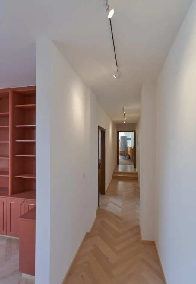 der Flur zum der Wohnsalon