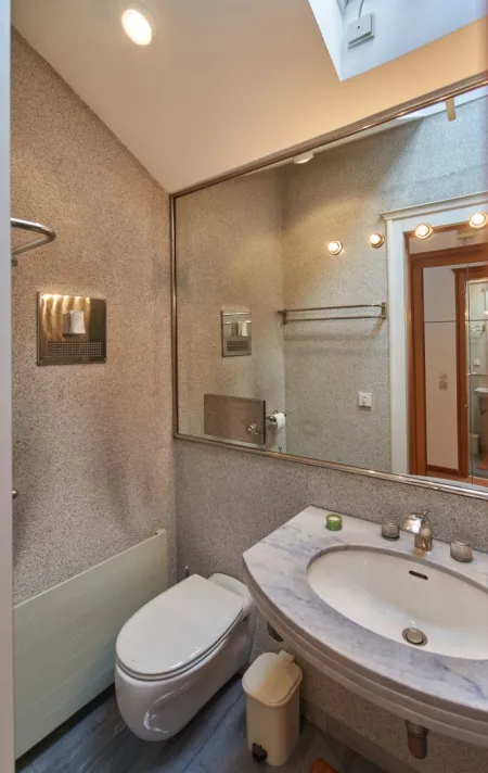 Bad/WC in Einliegergarconniere