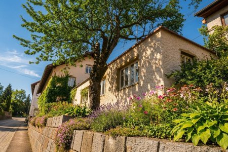 Wohnhaus mit Werkstätte für Handwerker zum Sanieren
