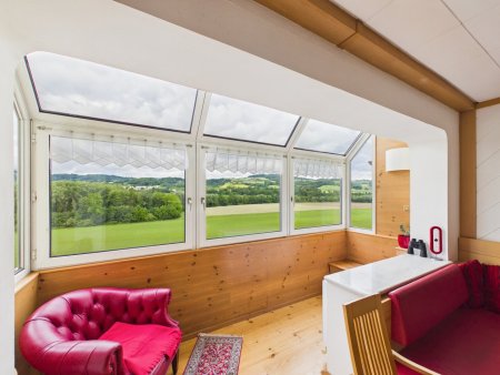 Voll möbliert & ab September verfügbar – Gemütliche 3-Zimmer-Wohnung mit Loggia und traumhaftem Grünblick