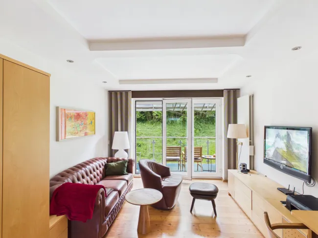 Voll möbliert & ab September verfügbar – Gemütliche 3-Zimmer-Wohnung mit Loggia und traumhaftem Grünblick - Bild