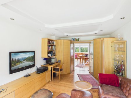 Voll möbliert & ab September verfügbar – Gemütliche 3-Zimmer-Wohnung mit Loggia und traumhaftem Grünblick