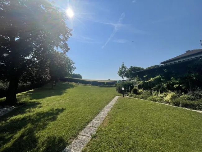 Ihr Platz für die Zukunft – großzügiges Grundstück mit kleinen Wochenendhaus und Pool in begehrter Wohnlage zu verkaufen - Titelbild