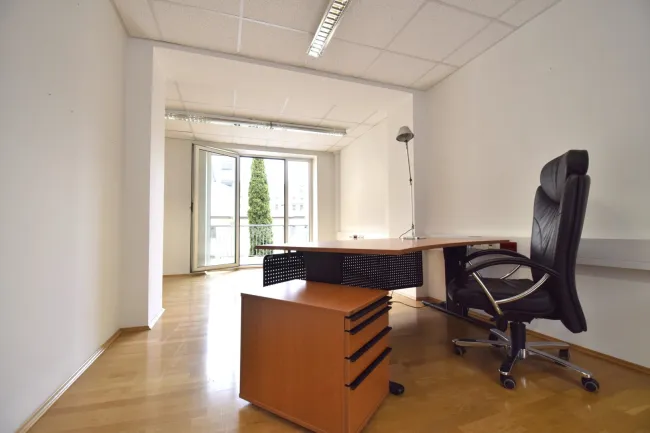 SOFORT BEREIT - MÖBLIERTES BÜRO IN URFAHR - Bild