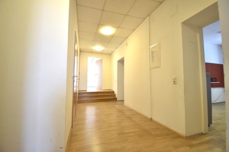 SOFORT BEREIT - MÖBLIERTES BÜRO IN URFAHR