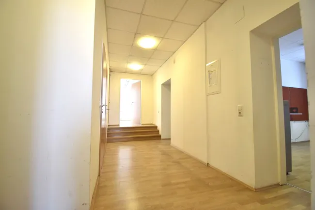 SOFORT BEREIT - MÖBLIERTES BÜRO IN URFAHR - Bild