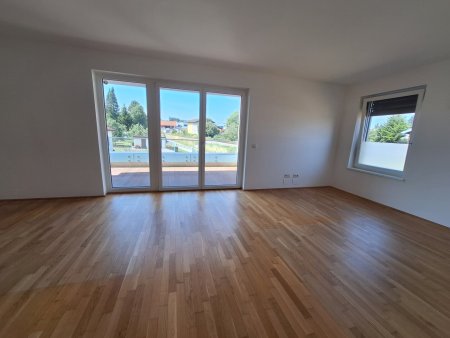 hochwertige 3-Zimmer Etagenwohnung mit 2 PKW-Stellplätze