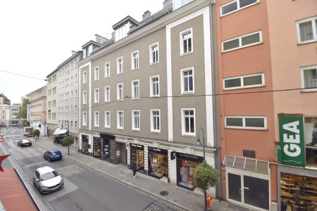 Frisch sanierte Bürofläche in tollem Altbau inklusive einem Parkplatz