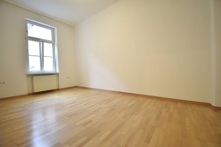 Frisch sanierte Bürofläche in tollem Altbau inklusive einem Parkplatz