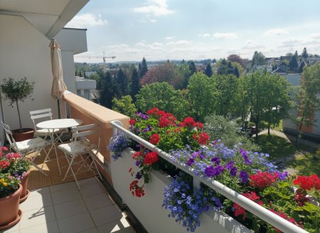 Geräumige 3-Zimmer-Wohnung mit Tiefgarenstellplatz in zentraler Wohnlage