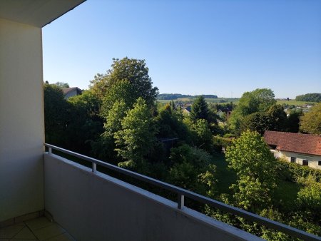 Leistbare, teilmöblierte Eigentumswohnung mit sonnigem Balkon