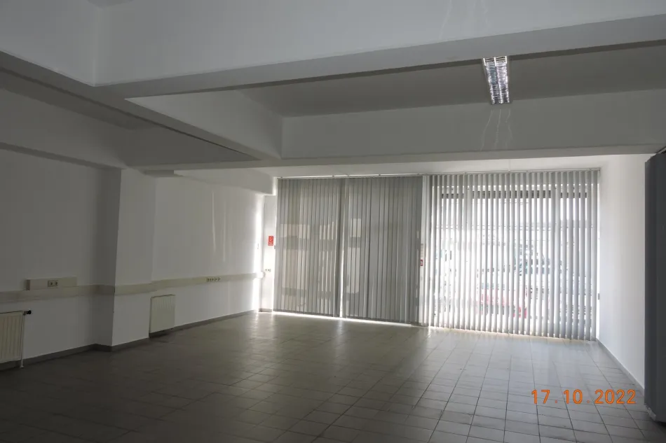 Großzügige Büro-/fläche im Edgeschoss - Bild