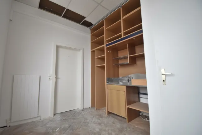 Kleines Büro mit Parkettboden und Entwicklungspotenzial in Traun - Bild