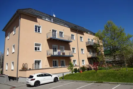 Großzügig und hell: 2-Zimmer-Maisonette-Wohnung in beliebter Wohngegend