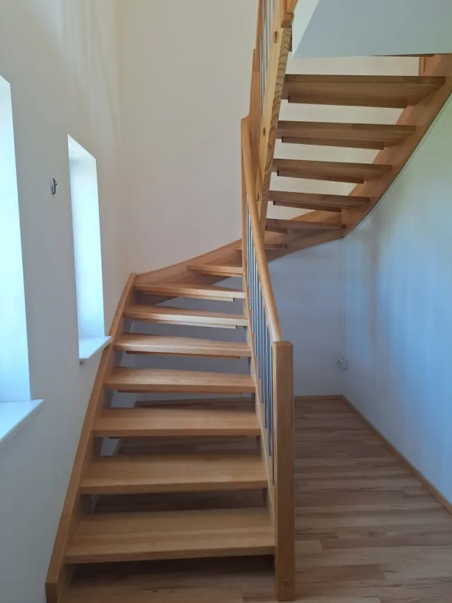 Großzügig und hell: 2-Zimmer-Maisonette-Wohnung in beliebter Wohngegend - Bild