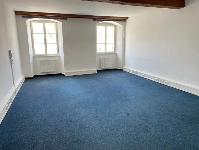 Vielseitig nutzbare Bürofläche in bester Lage am Stadtplatz - Bild