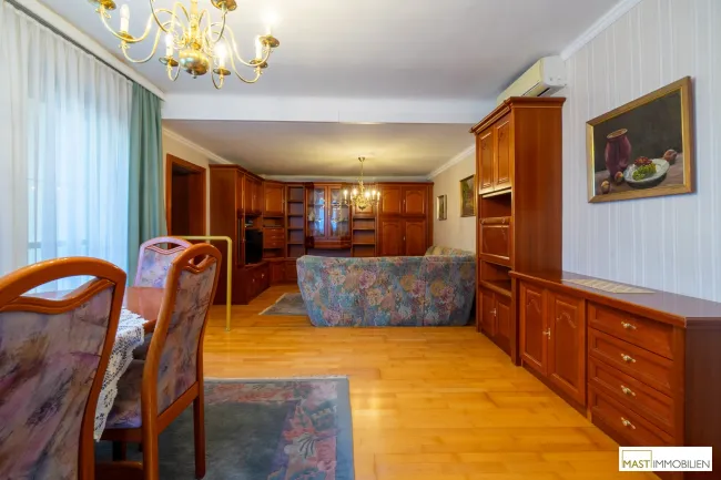 NEUER PREIS - AUFGEPASST! Über 1.000 m² großes Grundstück mit Einfamilienhaus in optimaler Lage und TEILUNGSPOTENZIAL - Titelbild