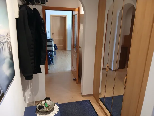 Gelegenheit - sehr gepflegte Familienwohnung mit PKW-Stellplatz in der Tiefgarage - Bild