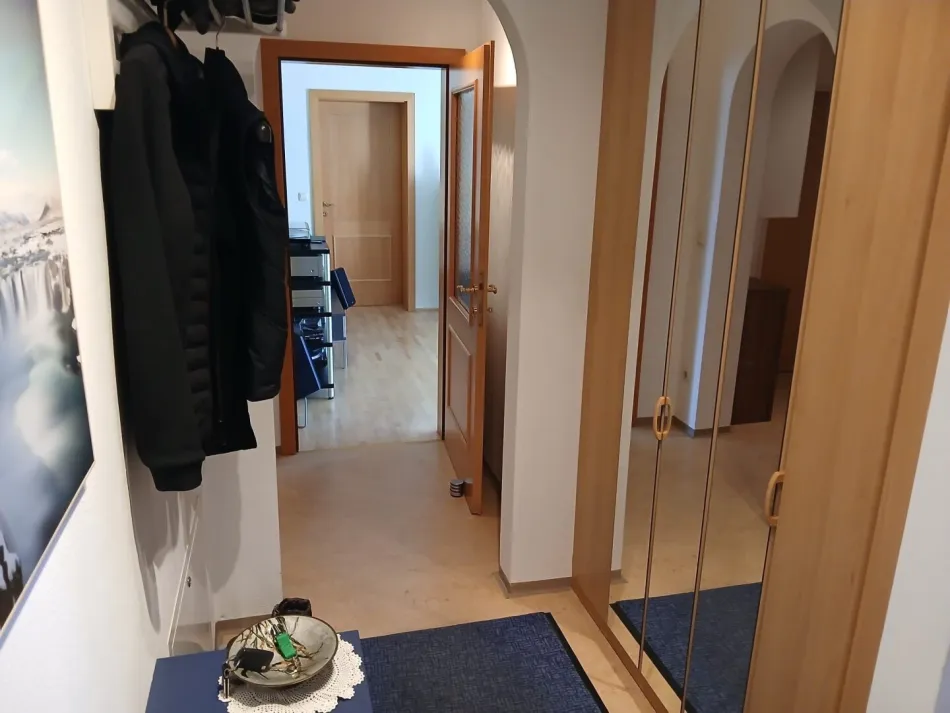 Herbstaktion - gepflegte Wohnung, Küche im Kaufpreis inkludiert, Tiefgaragenstellplatz, ruhige zentrumsnahe Lage - Bild