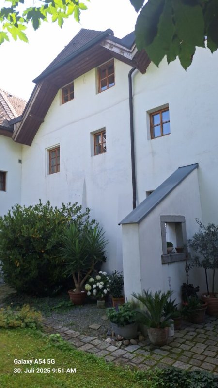 Stilvoll wohnen im denkmalgeschützten Altbau mit Garten