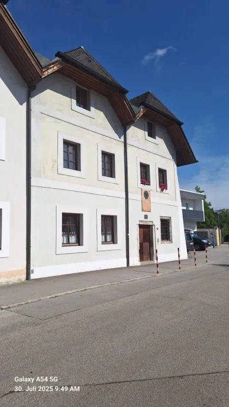 Stilvoll wohnen im denkmalgeschützten Altbau mit Garten - Titelbild
