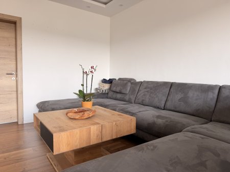 Vollsaniert & großzügig: 4-Zi Wohnung mit Loggia, Garage & Aufzug in 4600 Pernau!