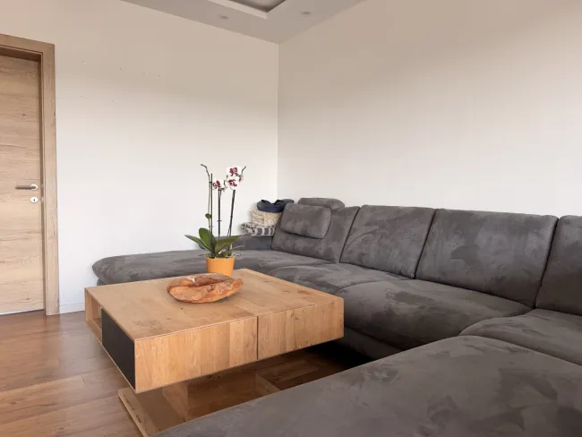 Vollsaniert & großzügig: 4-Zi Wohnung mit Loggia, Garage & Aufzug in 4600 Pernau! - Titelbild
