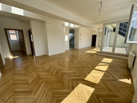 Neuwertige 4-Zi-DG-Wohnung mit Terrasse in 1210 Wien – 153m², eigener Aufzug!