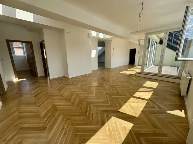 Neuwertige 4-Zi-DG-Wohnung mit Terrasse in 1210 Wien – 153m², eigener Aufzug! - Titelbild