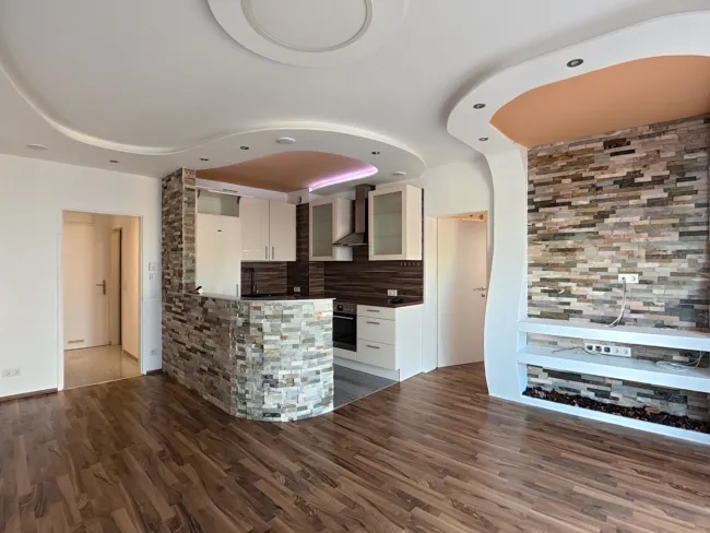 Sanierte Wohnung in Haid mit perfekter Anbindung – ideal für Eigennutzer & Anleger - Titelbild