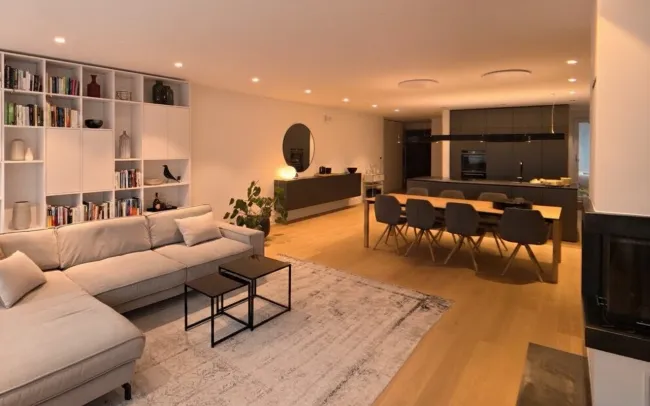 Luxus-Wohnoase in Wels: 135 m² pure Eleganz mit Kamin, Terrasse und 2 Tiefgaragenstellplätzen! - Bild