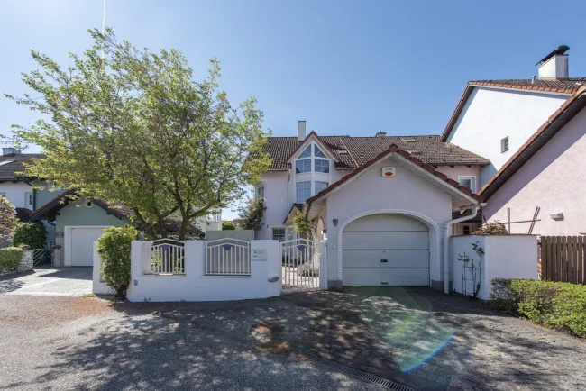 Charmantes Reiheneckhaus in 4600 Wels – gepflegt, familienfreundlich, 645.000 € - Titelbild