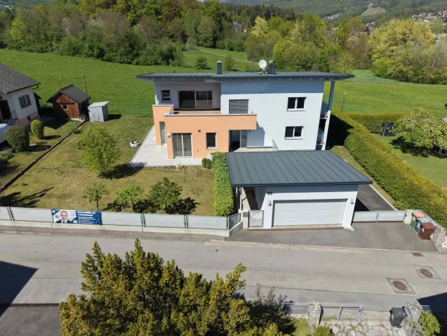 Neuwertiges Zweifamilienhaus bzw. Wohnhaus mit Büro oder Praxismöglichkeit sowie Garten in Graz – Ihr Traum vom Wohnen! - Titelbild