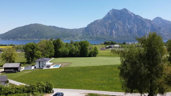 Prestige-Grundstück mit Traunsee-Panorama und Studie für eine Luxusvilla - Bild