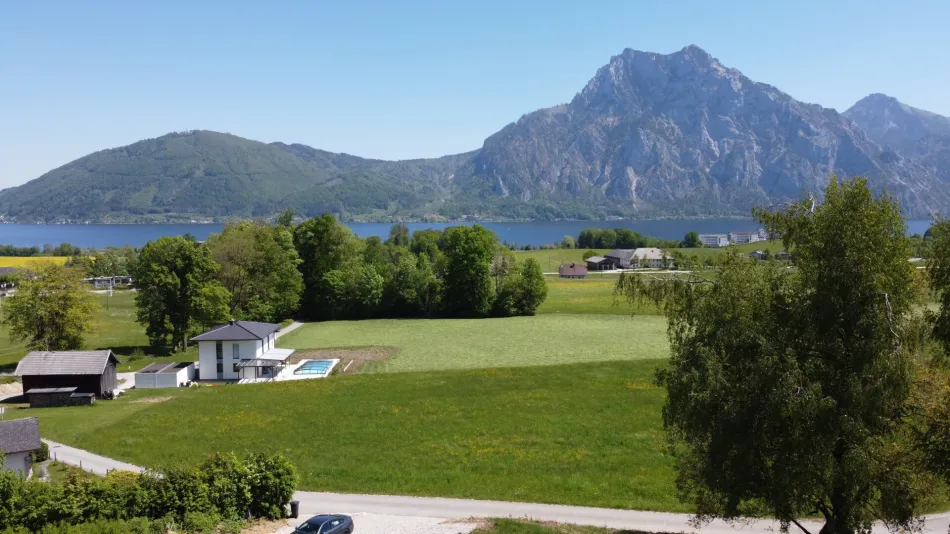 Prestige-Grundstück mit Traunsee-Panorama und Studie für eine Luxusvilla - Bild