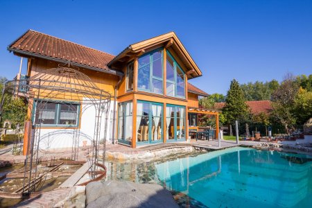 Einfamilienhaus mit Pool in ruhiger Lage