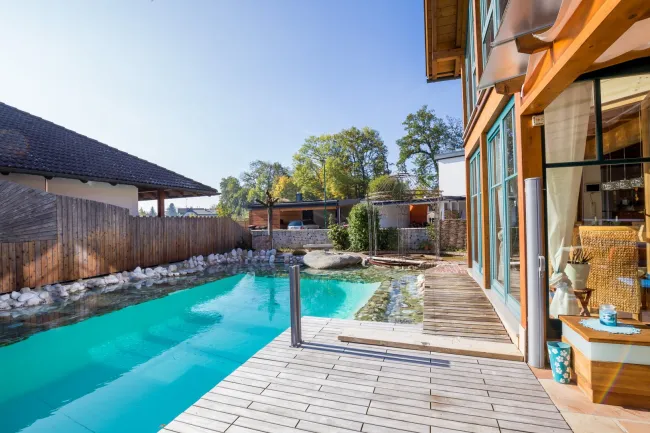 Einfamilienhaus mit Pool in ruhiger Lage - Bild