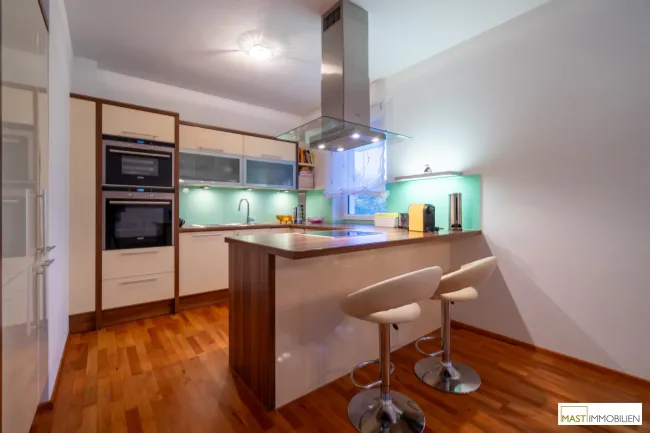 Auf der Suche nach Ihrem Zuhause? Optimal aufgeteiltes Bungalow mit Wohnkeller und inkl. Pool in ausgezeichneter Lage - Bild