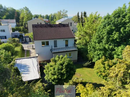 Charmantes Haus mit Terrasse und Garage in Wels / Renovierungs- oder Neubauprojekt!