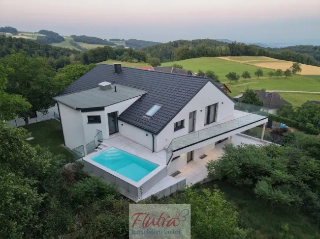 Luxus trifft Natur - Exklusive Gartenwohnung im Haus-Charakter mit Pool und großer Terrasse in Altlichtenberg! - Bild